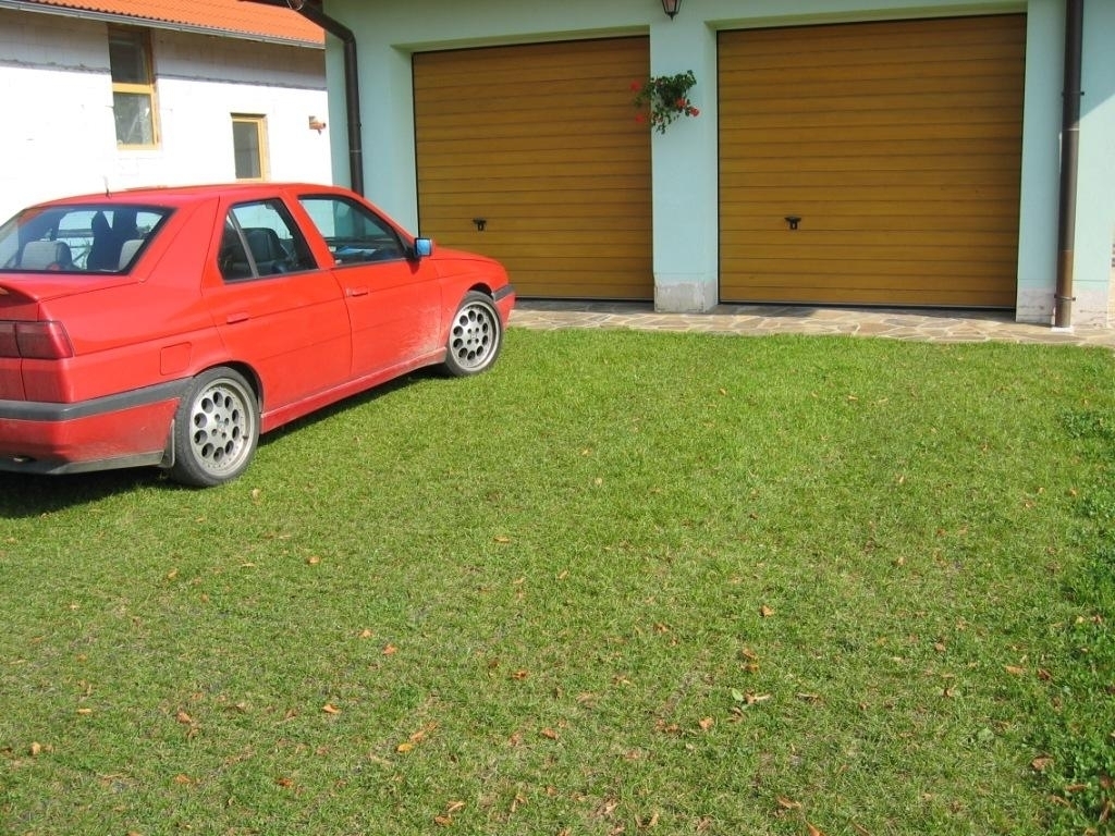 Příjezd ke garáži, Kostelany nad Moravou